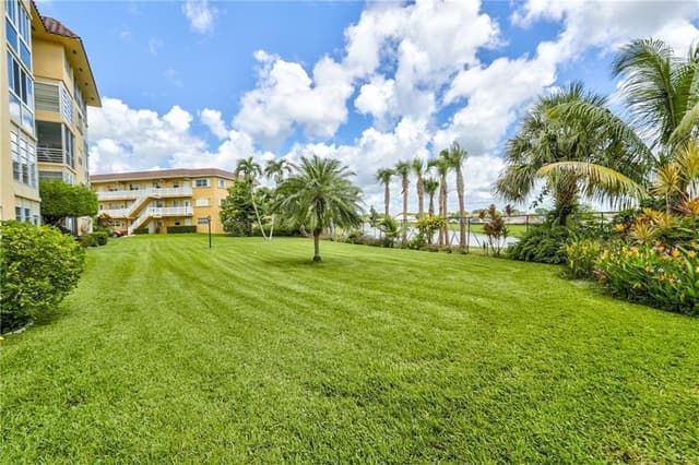 4100 CRYSTAL LAKE Drive # 110, Deerfield Beach FL 33064 - Deerfield Beach, FL - Photo 4