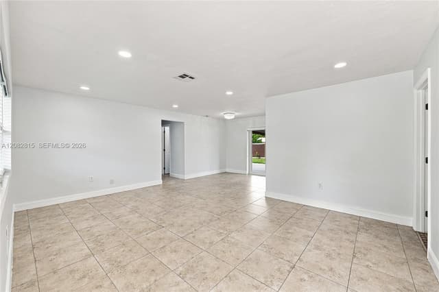 1000 NW 76th Ter, Pembroke Pines FL 33024 - Pembroke Pines, FL - Photo 6