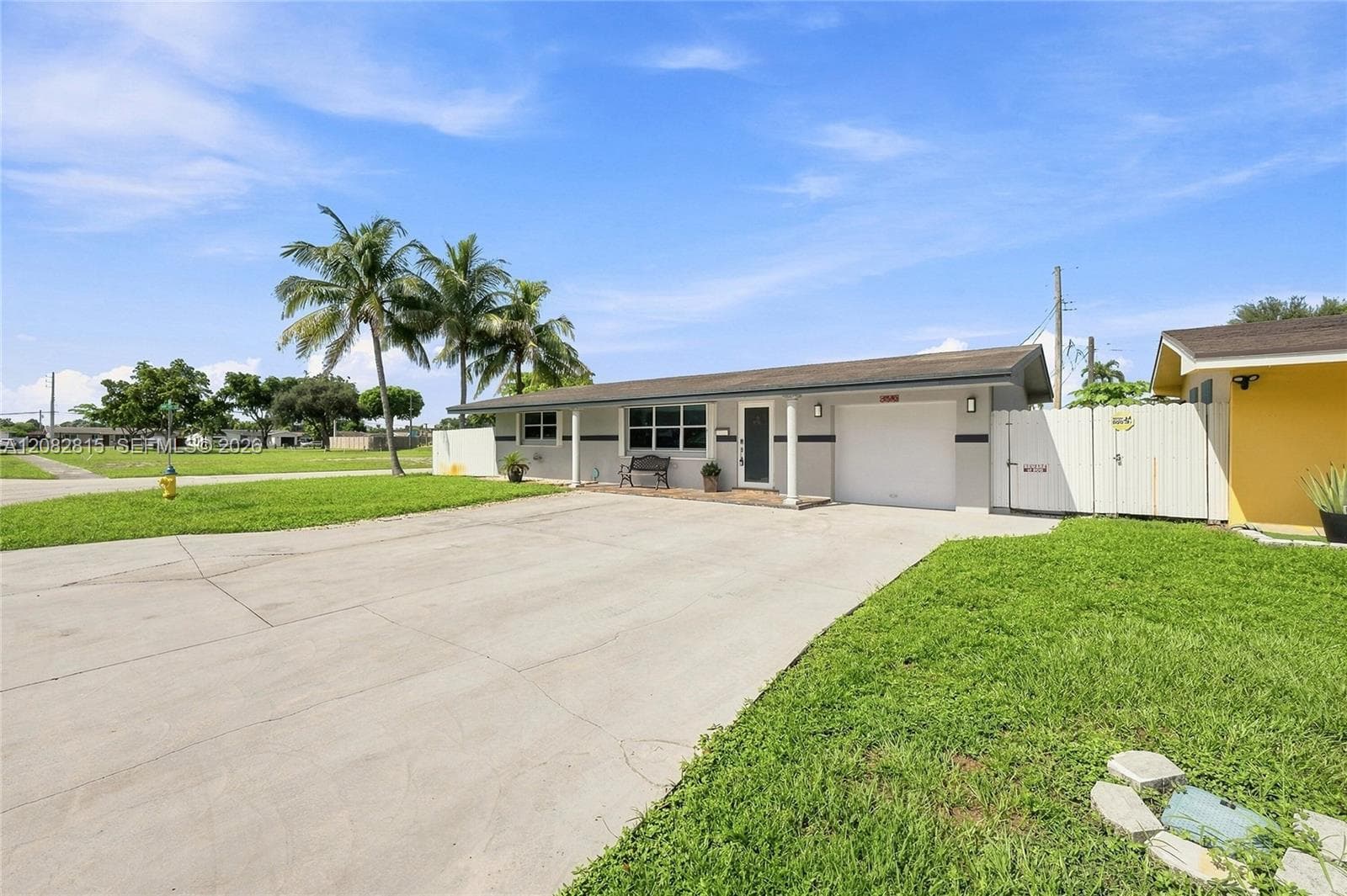 1000 NW 76th Ter, Pembroke Pines FL 33024 - Pembroke Pines, FL - Photo 1