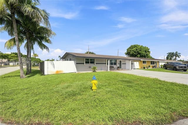 1000 NW 76th Ter, Pembroke Pines FL 33024 - Pembroke Pines, FL - Photo 4