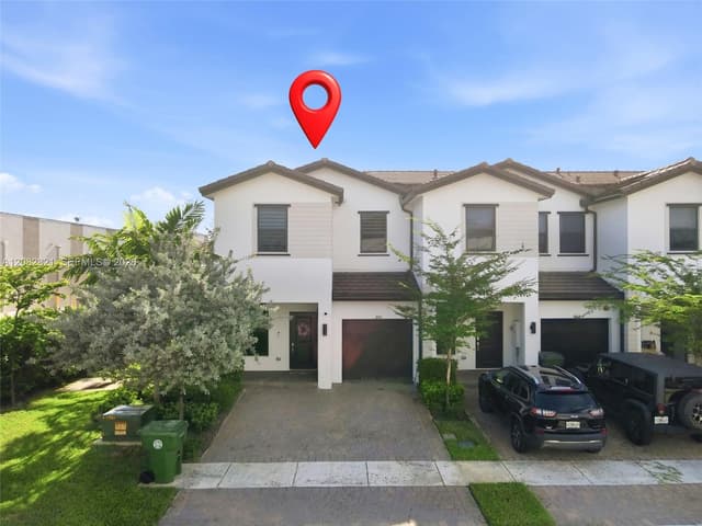 201 SW 159th Way, Pembroke Pines FL 33027 - Pembroke Pines, FL - Photo 2