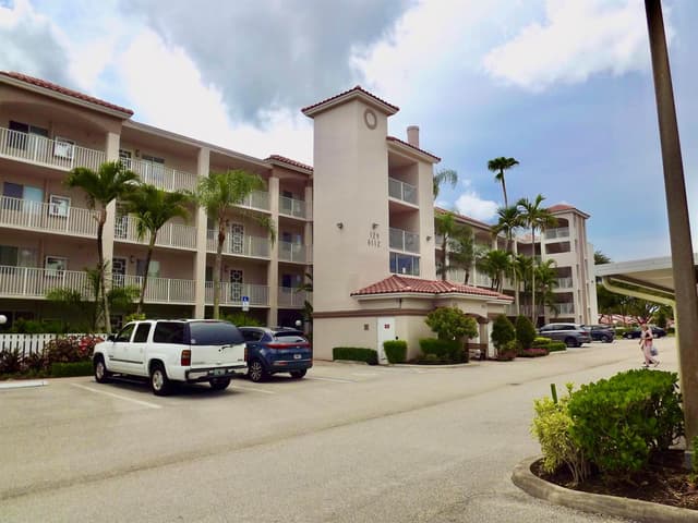 6112 Huntwick Terrace # 205, Delray Beach FL 33484 - Delray Beach, FL - Photo 2