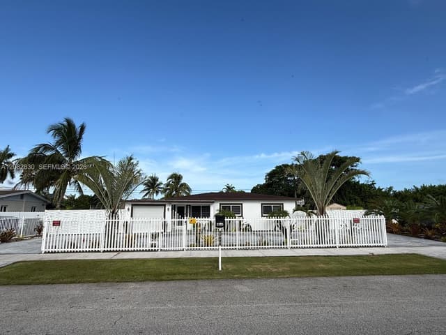 27025 SW 142nd Ct, Homestead FL 33032 - Homestead, FL - Photo 2