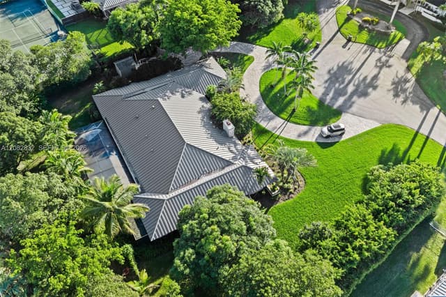 15625 SW 73rd Ct, Palmetto Bay FL 33157 - Palmetto Bay, FL - Photo 2
