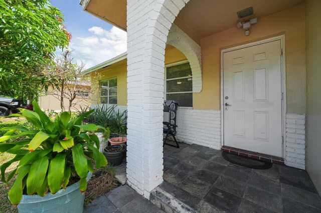 1060 NW 49th Court, Deerfield Beach FL 33064 - Deerfield Beach, FL - Photo 3