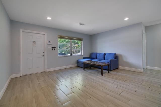 1060 NW 49th Court, Deerfield Beach FL 33064 - Deerfield Beach, FL - Photo 4