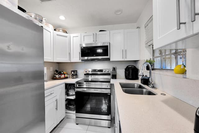 406 SW 15TH Terrace, Delray Beach FL 33444 - Delray Beach, FL - Photo 4