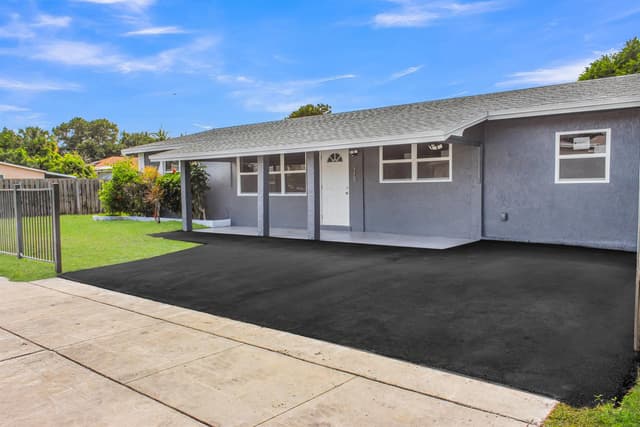 915 SW 3RD Street, Boynton Beach FL 33435 - Boynton Beach, FL - Photo 2