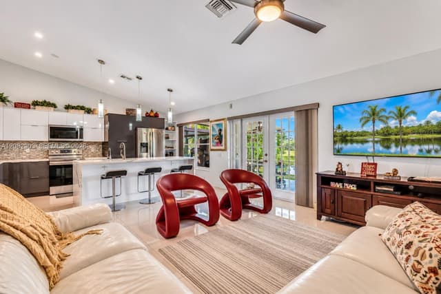354 SW 183rd Way, Pembroke Pines FL 33029 - Pembroke Pines, FL - Photo 4