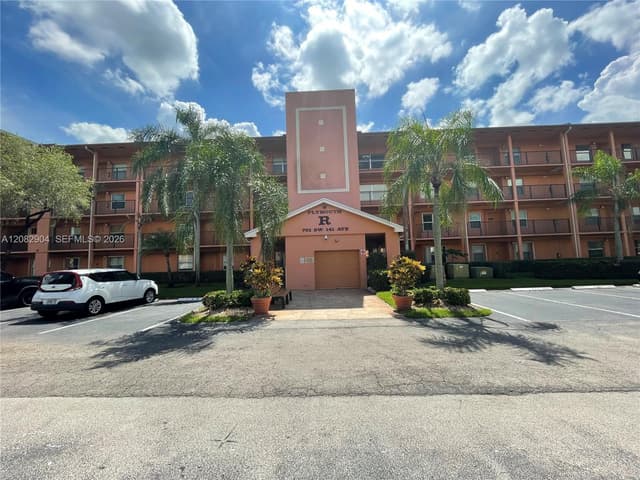 701 SW 141st Ave # 110R, Pembroke Pines FL 33027 - Pembroke Pines, FL - Photo 2