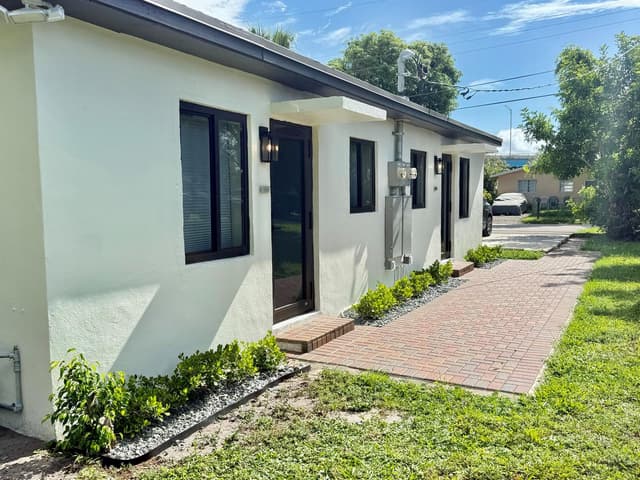 605 NW 15TH, Pompano Beach FL 33069 - Pompano Beach, FL - Photo 2