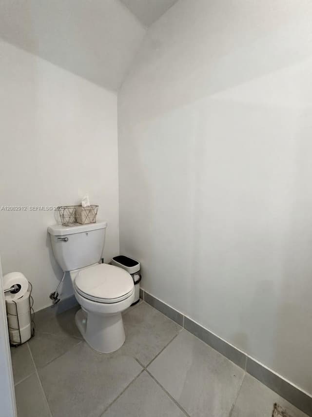 11449 W 34th Ln, Hialeah FL 33018 - Hialeah, FL - Photo 3