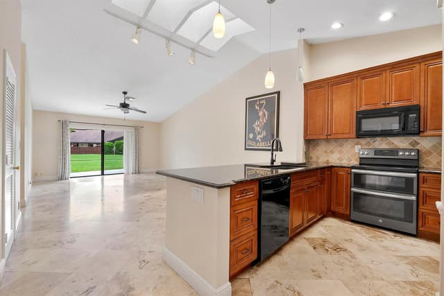 22686 VISTAWOOD Way, Boca Raton FL 33428 - Boca Raton, FL - Photo 2