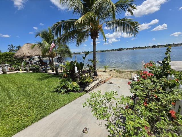 8450 NW 178th St, Hialeah FL 33015 - Hialeah, FL - Photo 2