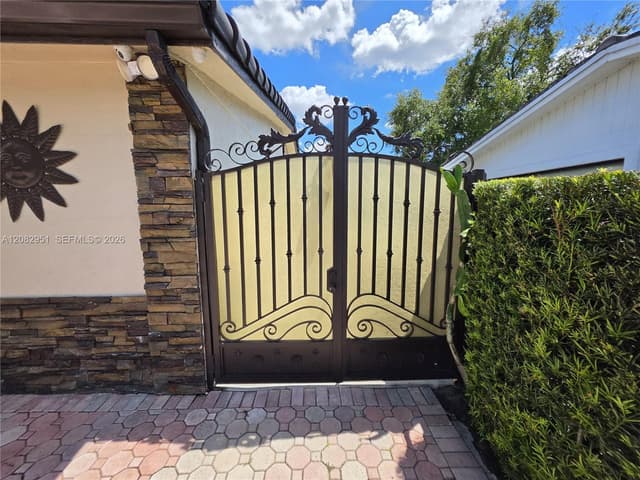 8450 NW 178th St, Hialeah FL 33015 - Hialeah, FL - Photo 6
