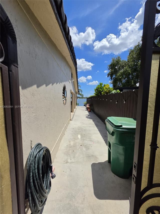 8450 NW 178th St, Hialeah FL 33015 - Hialeah, FL - Photo 7