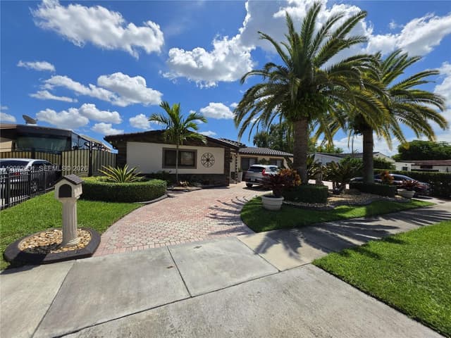8450 NW 178th St, Hialeah FL 33015 - Hialeah, FL - Photo 3