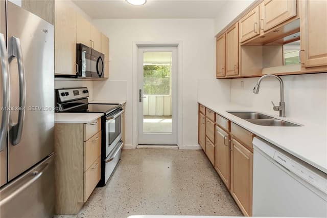 206 NE 5th Ave, Dania Beach FL 33004 - Dania Beach, FL - Photo 3