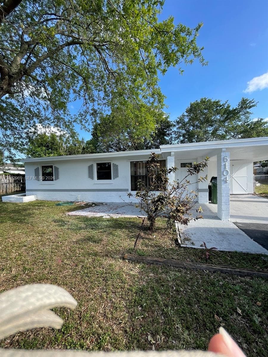6104 NW 10th St, Margate FL 33063 - Margate, FL - Photo 1