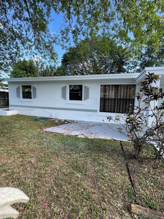 6104 NW 10th St, Margate FL 33063 - Margate, FL - Photo 4