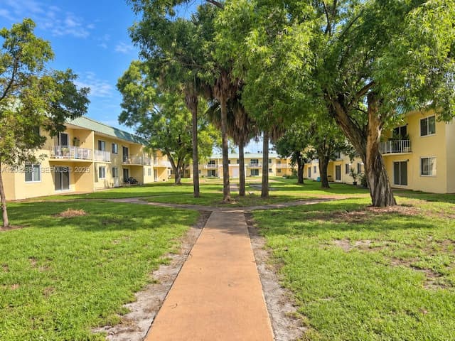 505 NW 177th St # 128, Miami Gardens FL 33169 - Miami Gardens, FL - Photo 2