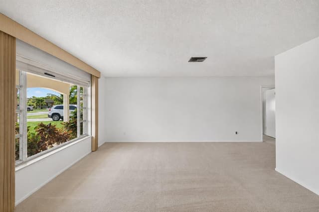 10304 NW 80th Drive, Tamarac FL 33321 - Tamarac, FL - Photo 6