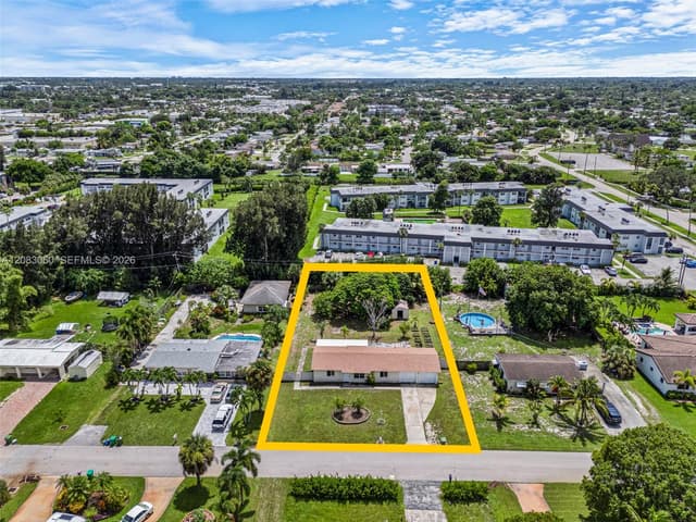 3180 Carol Ave, Palm Springs FL 33461 - Palm Springs, FL - Photo 2