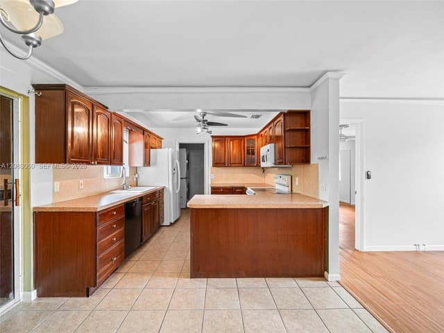 3180 Carol Ave, Palm Springs FL 33461 - Palm Springs, FL - Photo 6