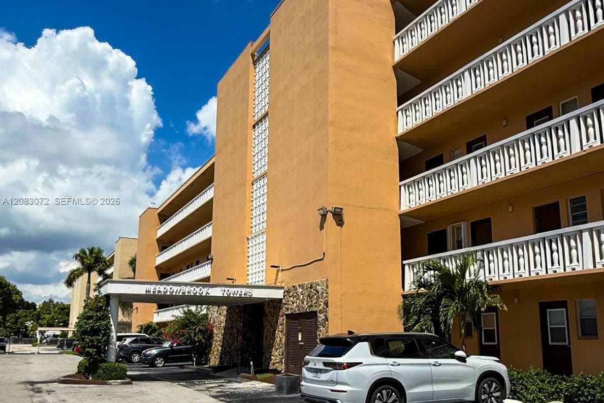 301 NE 14th Ave # 504, Hallandale Beach FL 33009 - Hallandale Beach, FL - Photo 1