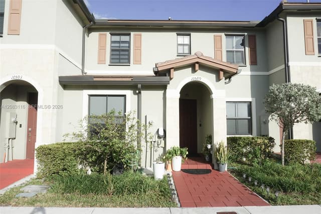 10589 W 32nd Ln, Hialeah Gardens FL 33018 - Hialeah Gardens, FL - Photo 2