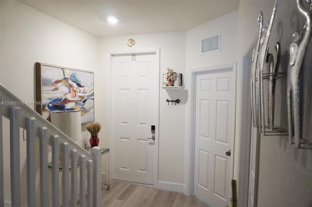 10589 W 32nd Ln, Hialeah Gardens FL 33018 - Hialeah Gardens, FL - Photo 4