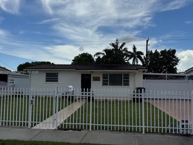 1160 W 33rd Pl, Hialeah FL 33012 - Hialeah, FL - Photo 2