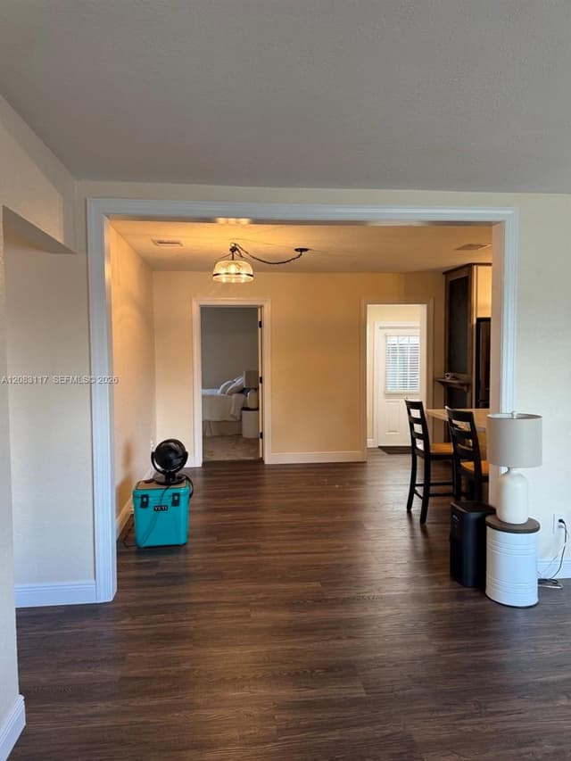1160 W 33rd Pl, Hialeah FL 33012 - Hialeah, FL - Photo 6