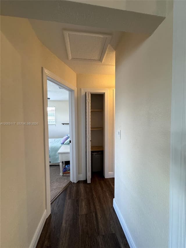 1160 W 33rd Pl, Hialeah FL 33012 - Hialeah, FL - Photo 7