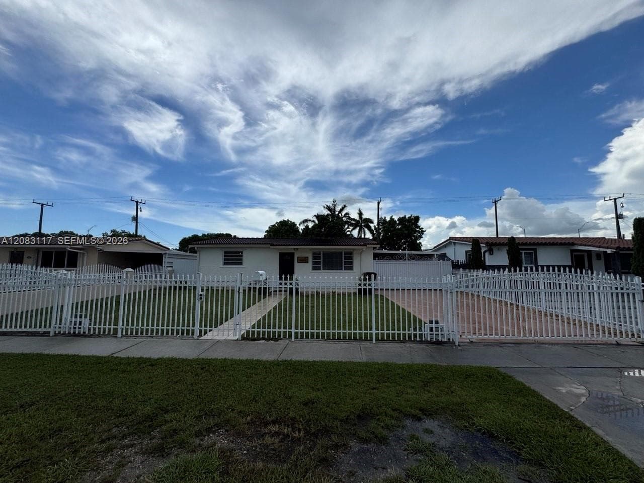 1160 W 33rd Pl, Hialeah FL 33012 - Hialeah, FL - Photo 1