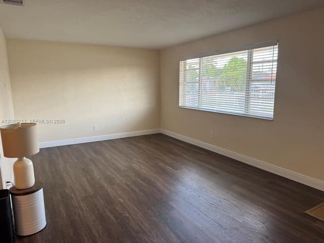 1160 W 33rd Pl, Hialeah FL 33012 - Hialeah, FL - Photo 4