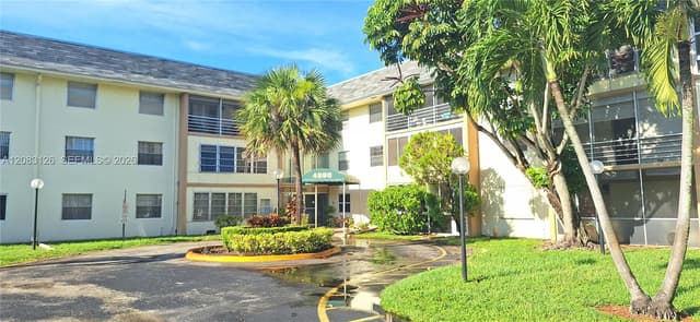 4990 E Sabal Palm Blvd # 202, Tamarac FL 33319 - Tamarac, FL - Photo 6