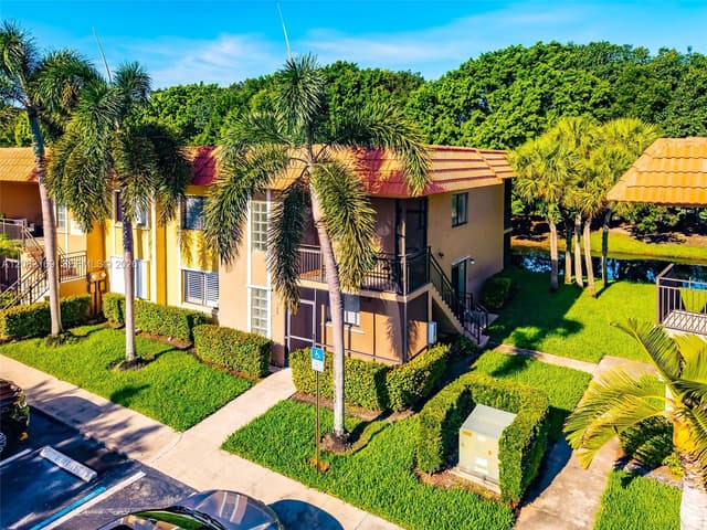 435 Lakeview Dr # 106, Weston FL 33326 - Weston, FL - Photo 3
