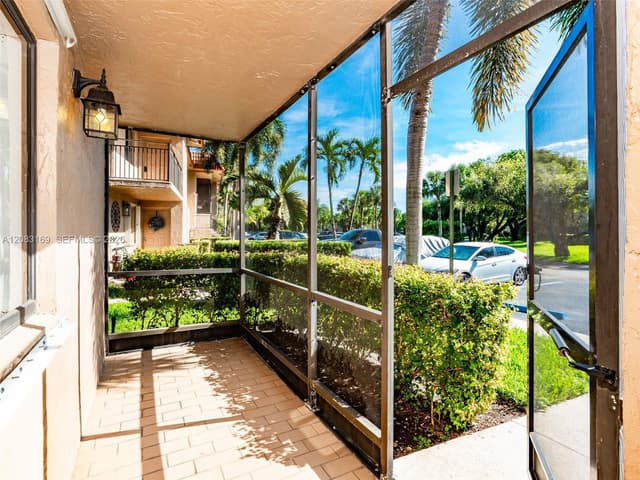 435 Lakeview Dr # 106, Weston FL 33326 - Weston, FL - Photo 5