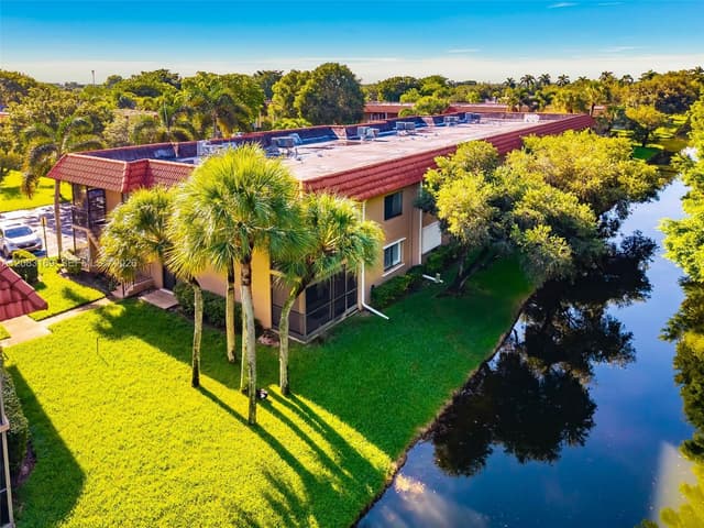 435 Lakeview Dr # 106, Weston FL 33326 - Weston, FL - Photo 4