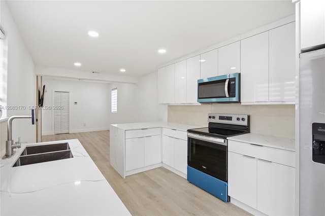 1260 NE 155th St, North Miami Beach FL 33162 - North Miami Beach, FL - Photo 6