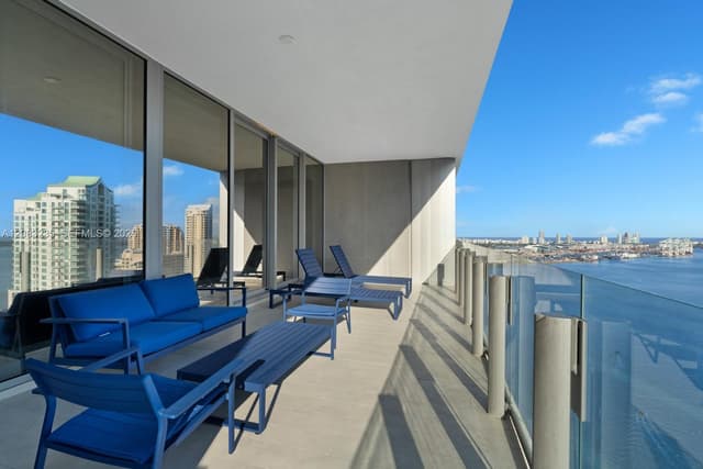 300 BISCAYNE BOULEVARD WAY # 3302E, Miami FL 33131 - Miami, FL - Photo 2