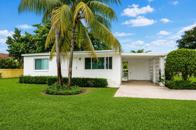 2516 Lorraine Court, North Palm Beach FL 33403 - North Palm Beach, FL - Photo 2