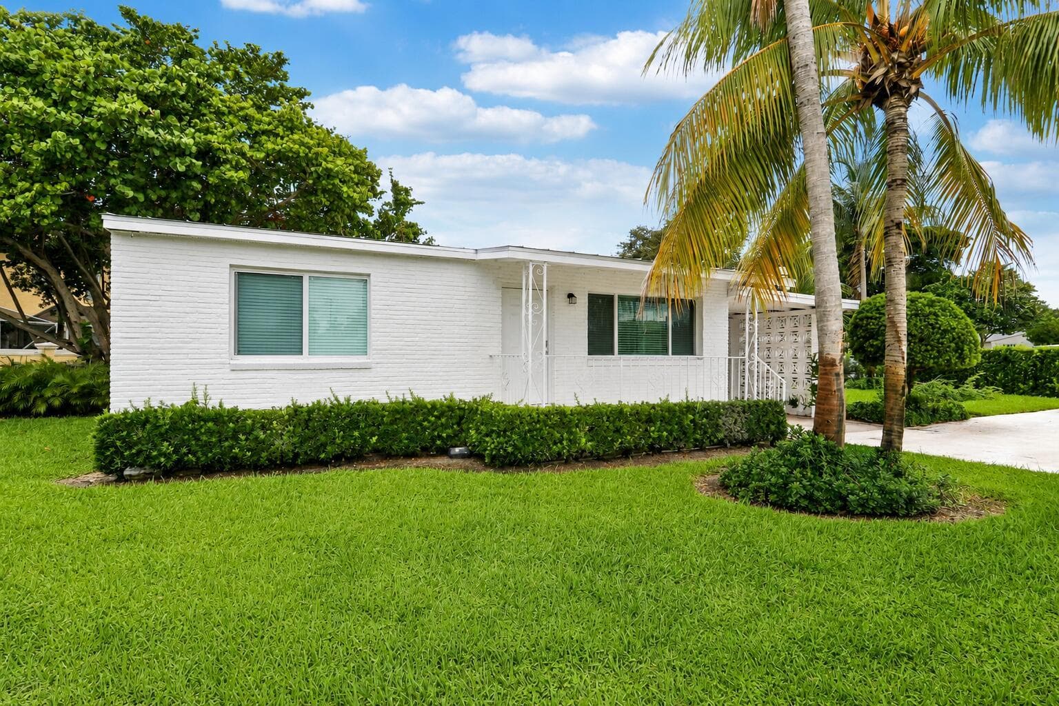 2516 Lorraine Court, North Palm Beach FL 33403