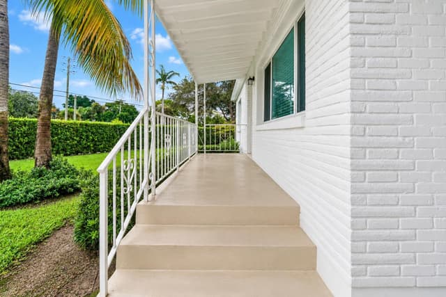 2516 Lorraine Court, North Palm Beach FL 33403 - North Palm Beach, FL - Photo 5