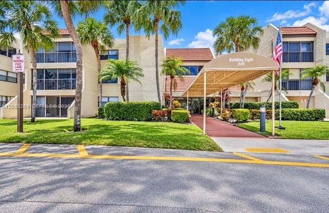 220 Lakeview Dr # 101, Weston FL 33326