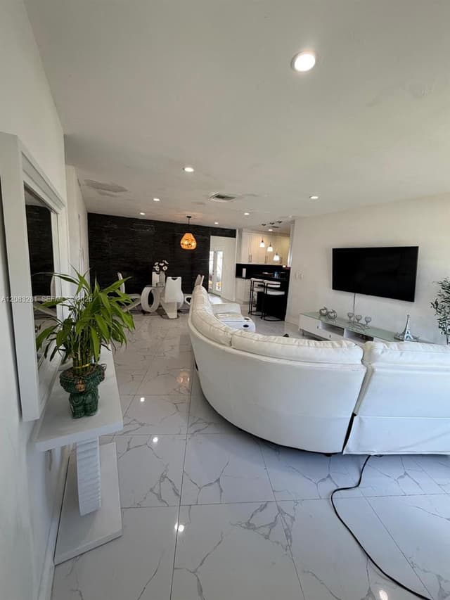 9315 Jamaica Dr, Cutler Bay FL 33189 - Cutler Bay, FL - Photo 5