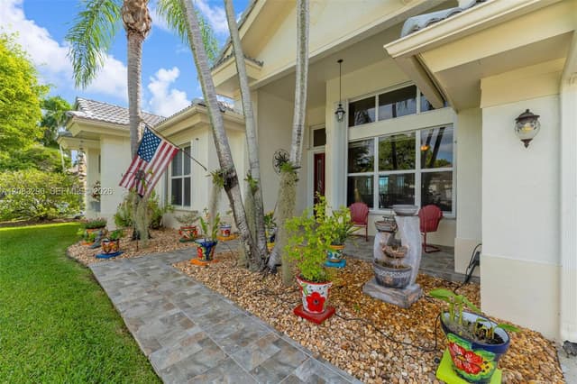 2825 Fairways Dr, Homestead FL 33035 - Homestead, FL - Photo 2