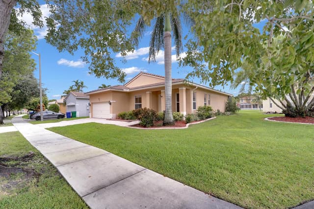 2256 SW 131st Terrace, Miramar FL 33027 - Miramar, FL - Photo 2