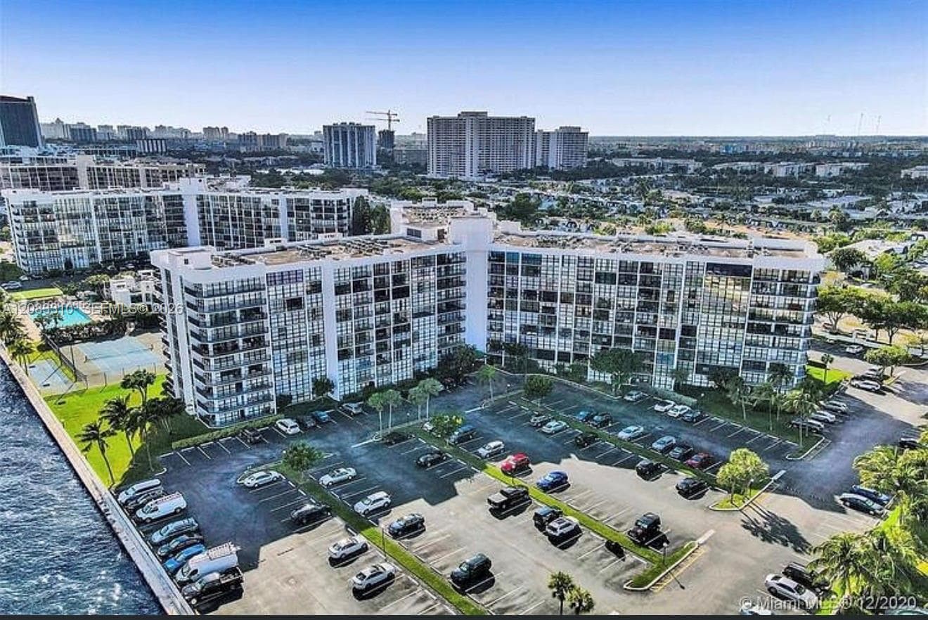 800 Parkview Dr # 709, Hallandale Beach FL 33009 - Hallandale Beach, FL - Photo 1